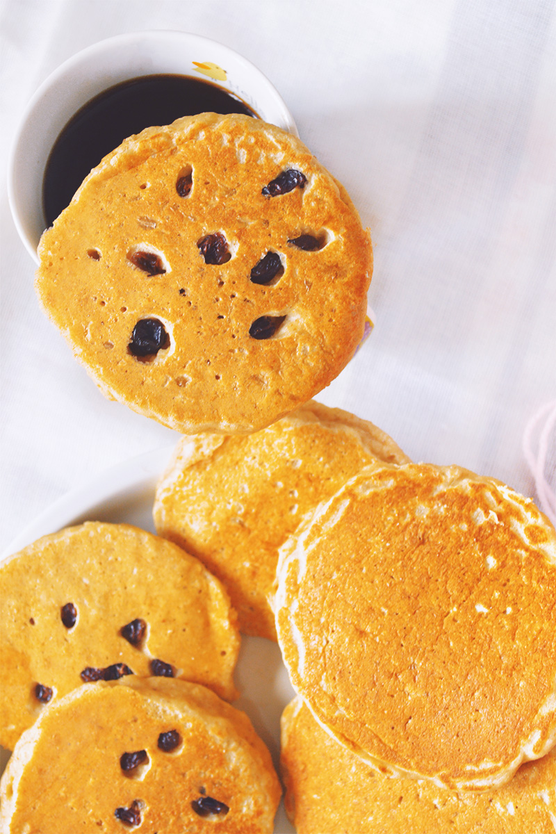 easyt overnight oatmeal cookie pancakes with raisin
